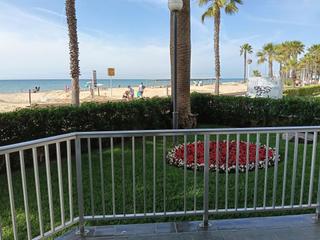 Appartement in Duputacio 128. Planta baja reformada en primera linea de playa con estupendas v