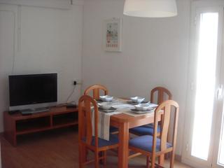 Location Appartement à Eixample. Solo estudiantes comodo piso 2 dormitorios dobles y 2 baños