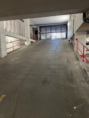 Posto auto in Nou Eixample Nord. Comoda plaza de aparcamiento coche mediano grande delante parc c