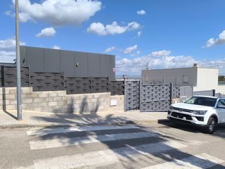 Casa  Avinguda de les comarques 18. Estupendo chalet unifamiliar de solo 6 años solar de 500metros y