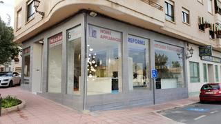 Locale commerciale in Pueblo-Ubanizaciones. Fantástico local comercial en pleno corazón de alfaz del pi