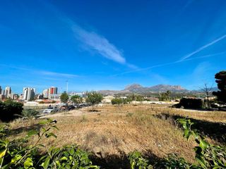 Wohngrundstück in Sierra Helada. Parcela en venta en benidorm