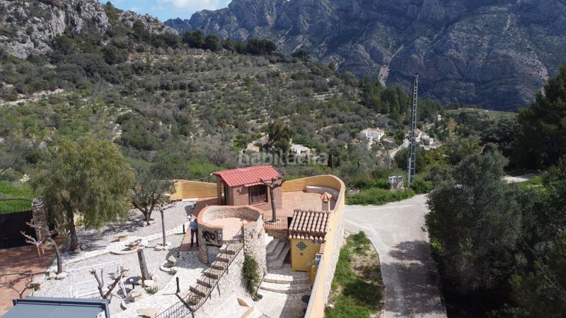 Foto c77171bd-774e-4f10-85f8-577c28812655. Casa amb piscina a Tárbena