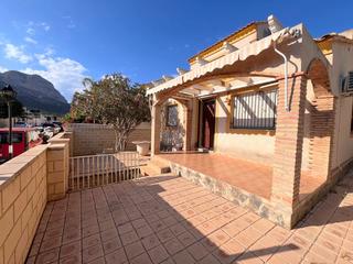 Casa a Polop. Chalet en la alberca polop