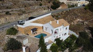 Casa a Callosa d´en Sarrià. Chalet independiente listo para entrar a vivir cerca de altea