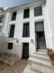 Casa a Bolulla. Casa de pueblo reformada de lujo en bolulla