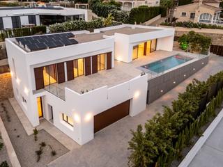 Casa en Gran Sol. Villa moderna en  la costa de benissa y calpe  a 1,5 km de la pl