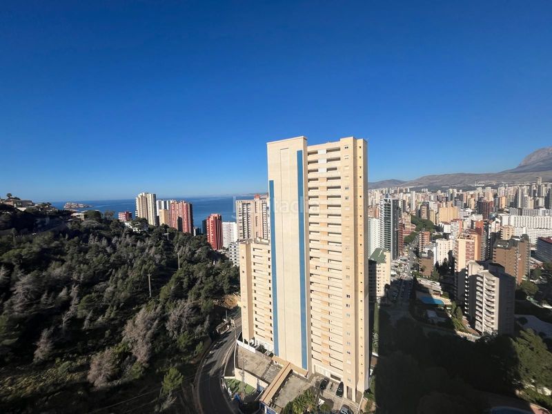 Foto 033d55b1-283c-4465-be2f-22265d6d6c3e. Piso  con terraza panorámica vistas al mar y montaña sierra helada en Benidorm
