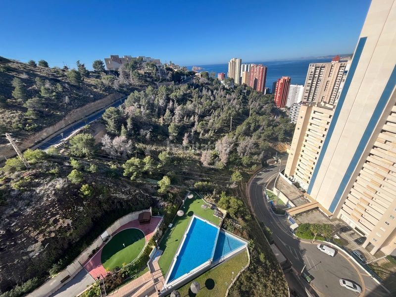 Foto b4f0cf34-80d0-43c7-9c16-1ad4f274d43f. Piso  con terraza panorámica vistas al mar y montaña sierra helada en Benidorm