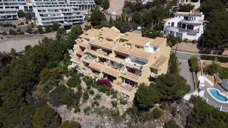 Flat in Altea la Vella. Amplio apartamento esquina en venta en altea con vista única al