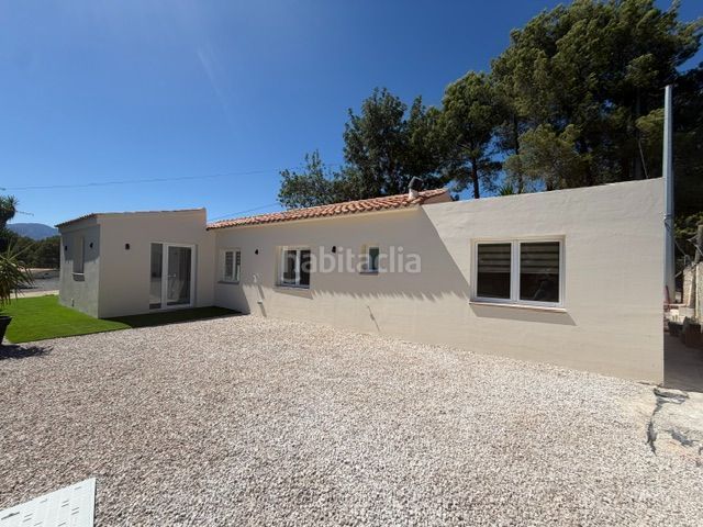 Foto c6164e6c-291a-4cb9-a9b5-2d159087c1c3. Alquiler casa chalet reformado de una planta en alquiler de larga temporada la vella. a estrenar en Altea
