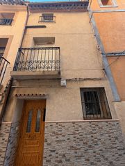 Casa a Casco urbano. Casa de pueblo reformada en venta en polop