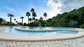 Pis a Altea Hills. Vivienda reformada con parcela y piscina privada en altea hills