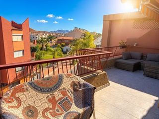 Apartamento en La Nucia Pueblo. Ático espacioso de 3 habitaciones y 158 m con terraza soleada en