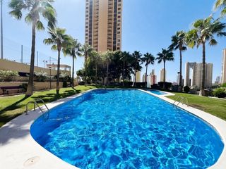 Flat in Via Parque. Amplia vivienda terraza acristalada garaje trastero completas zo