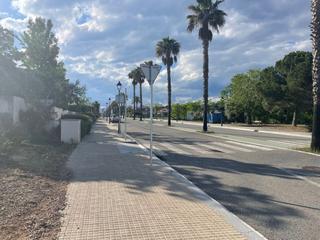 Terreny residencial a Migjorn. Terreno urbano en venta en golf aigues verds.