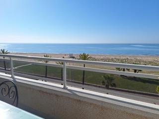 Flat  Loira. Exclusiva propiedad en primera línea de mar con vistas panorámic