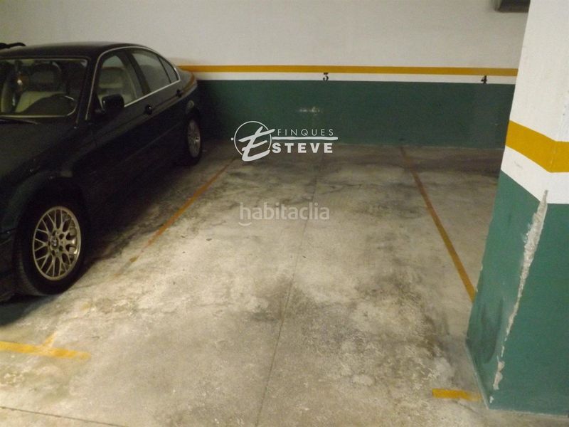 Foto ec777417-ee21-4233-a038-311210de82c2. Aparcament cotxe a Calafell poble Calafell