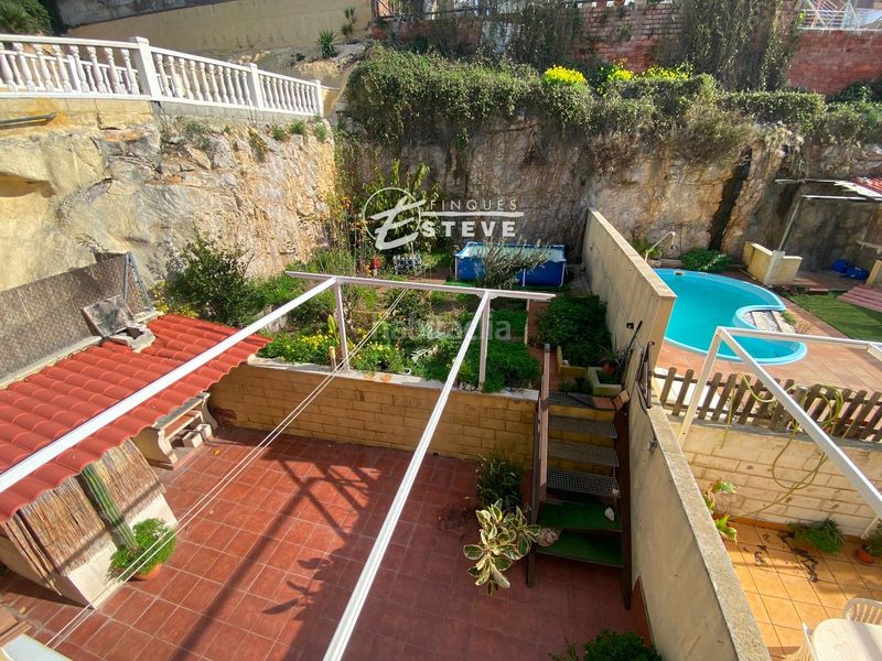 Foto da8ad355-9351-41b6-b255-bbff6abbfaa2. Casa adossada amb calefacció aparcament a Calafell poble Calafell