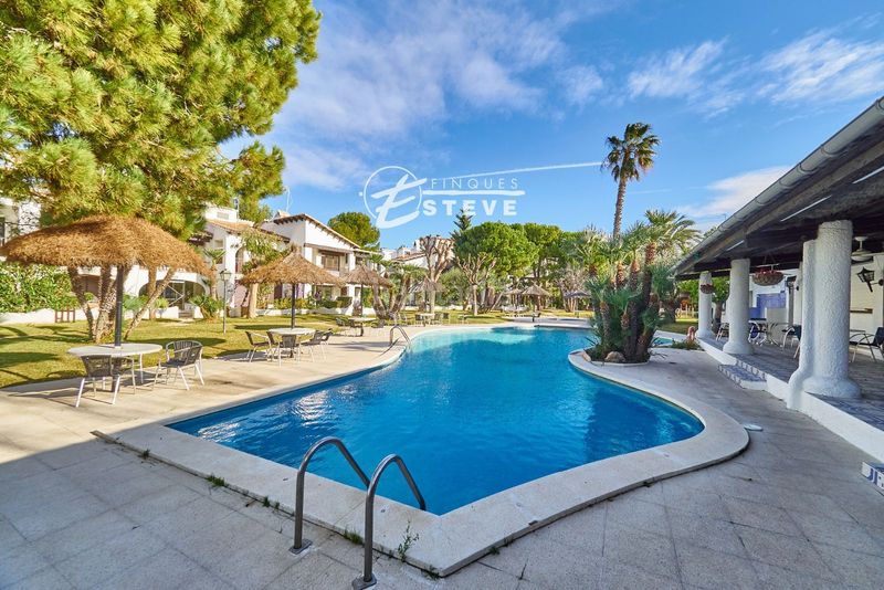 Foto e690ff4b-387e-428a-83e3-dbb556df4870. Casa adossada amb calefacció aparcament piscina a Calafell