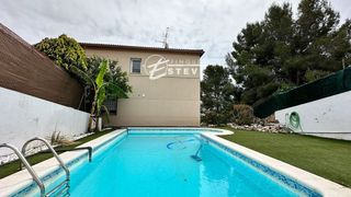 Casa  Txecoslovaquia. Casa a cuatro vientos  en segur de calafell
