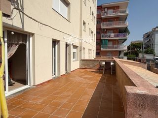 Pis  David de mas. Bonita planta baja independiente con parquing box