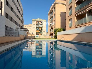 Àtic  Lluis companys. Piso seminuevo en segur de calafell con piscina y solarium priva