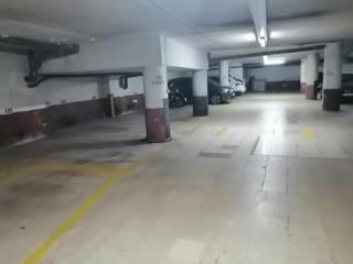 Miete Autoparkplatz in Centre. Laurea miro y carrer ignasi iglesias