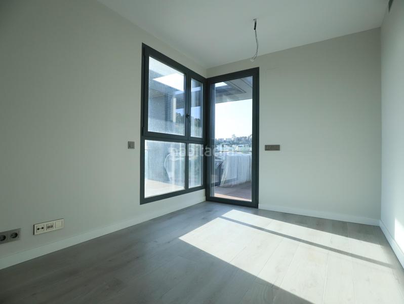 Foto 71e105f3-533e-4016-864f-2d91a226e72e. Dachwohnung mit heizung parking pool in Finestrelles Esplugues de Llobregat