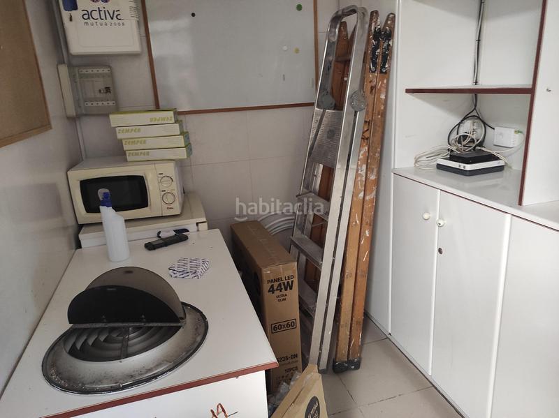 Foto 46689ef0-2668-4764-a9a5-a3a17772b7ce. Alquiler local comercial junto casal de cultura robert brillas en Esplugues de Llobregat