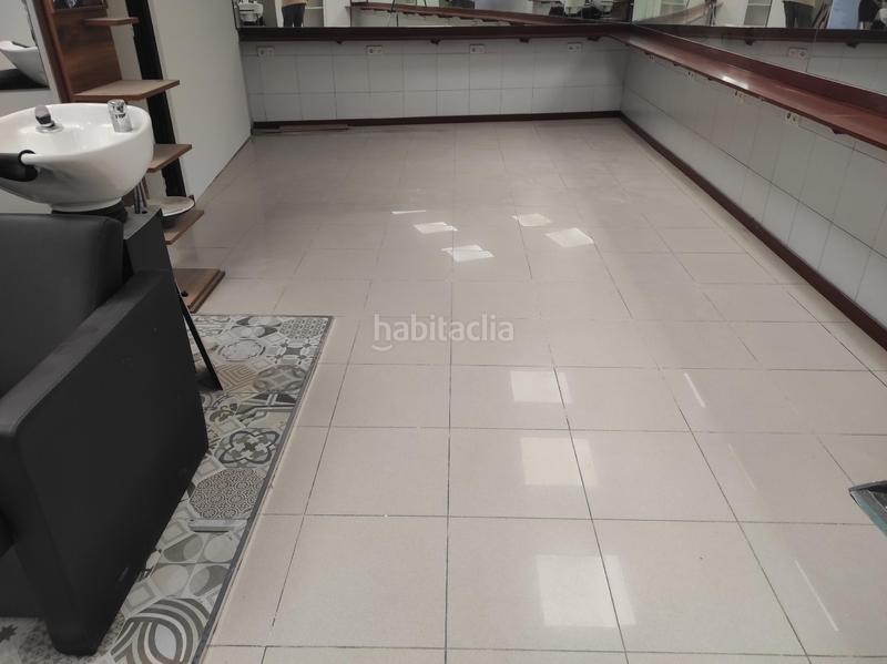 Foto 869d1fc2-8d86-4704-bec6-460eddac6b84. Alquiler local comercial junto casal de cultura robert brillas en Esplugues de Llobregat