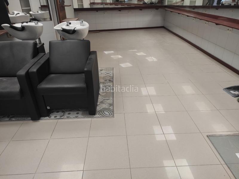 Foto ae0f29d9-462b-4871-9777-87c96d0497c3. Alquiler local comercial junto casal de cultura robert brillas en Esplugues de Llobregat