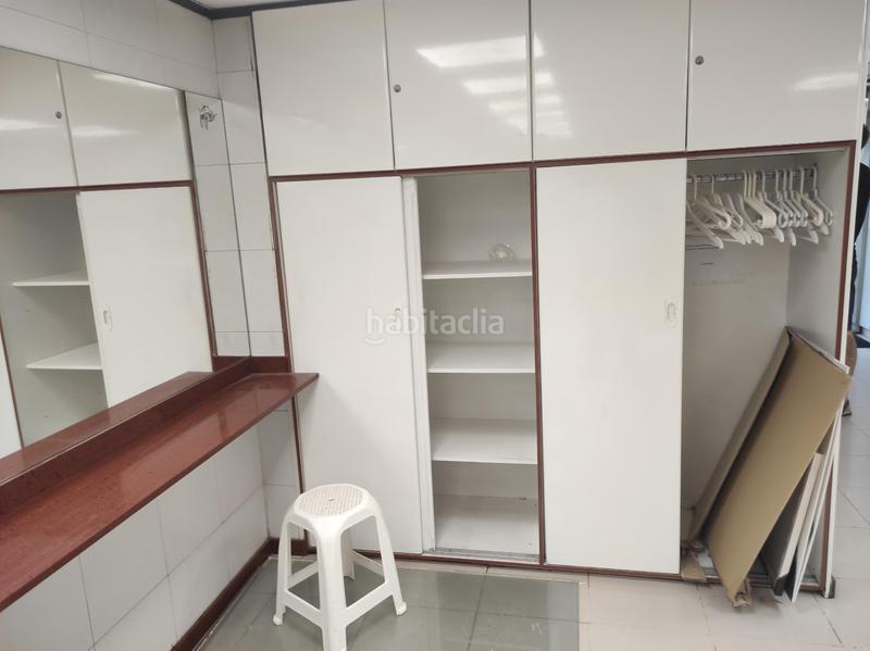 Foto d050803d-5c90-4d8f-a8c3-5d320efd1ed3. Alquiler local comercial junto casal de cultura robert brillas en Esplugues de Llobregat