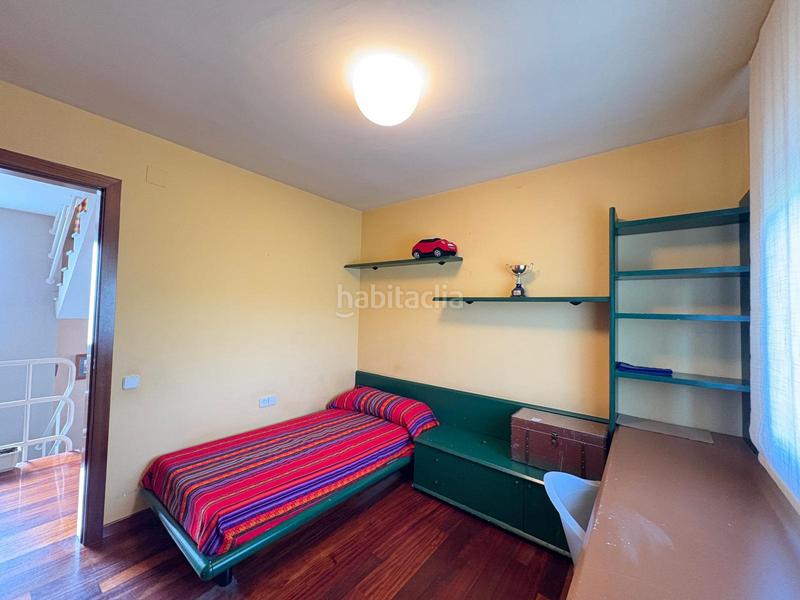 Foto 828e9978-39b5-4e00-a3b9-5fd7d92502df. Casa pareada centro junto plaça estacio y avda cami del mas en Sant Quirze del Vallès