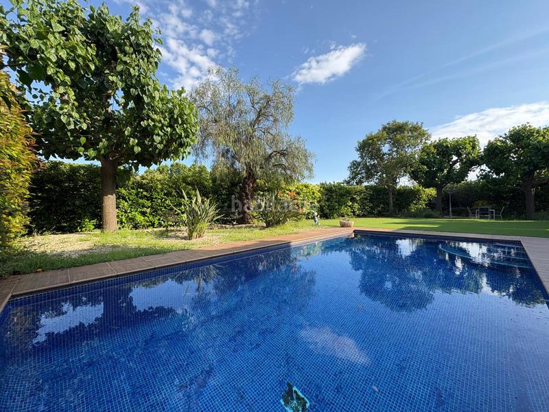 Foto c90c2779-fd80-42ea-8539-4b1742690fa9. Casa pareada centro junto plaça estacio y avda cami del mas en Sant Quirze del Vallès