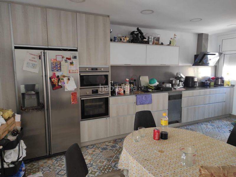 Foto 3ffae7fa-950e-47b1-a8a5-b4a4976c70de. Casa aparellada a Almeda - El Corte Inglés Cornellà de Llobregat