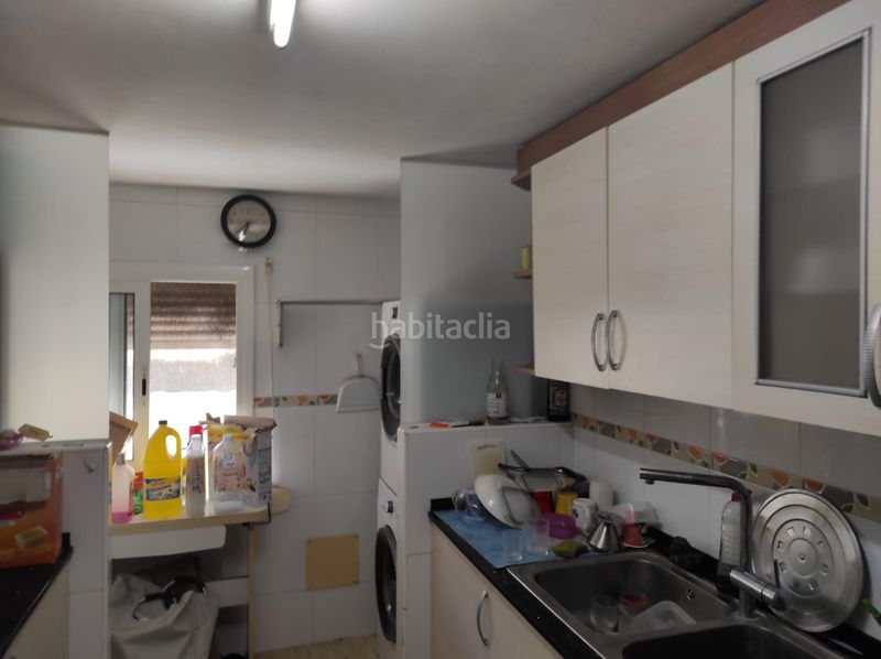 Foto 47562e04-63ef-4057-aa0a-c64938b6ef51. Casa aparellada a Almeda - El Corte Inglés Cornellà de Llobregat