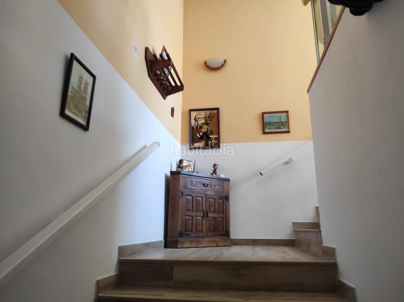 Foto 5cfb2d11-8447-4927-bc40-43ca5445105f. Casa aparellada a Almeda - El Corte Inglés Cornellà de Llobregat