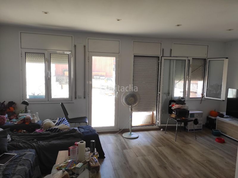 Foto 97f8461b-ffa8-48f7-83ea-39f6d708a008. Casa aparellada a Almeda - El Corte Inglés Cornellà de Llobregat