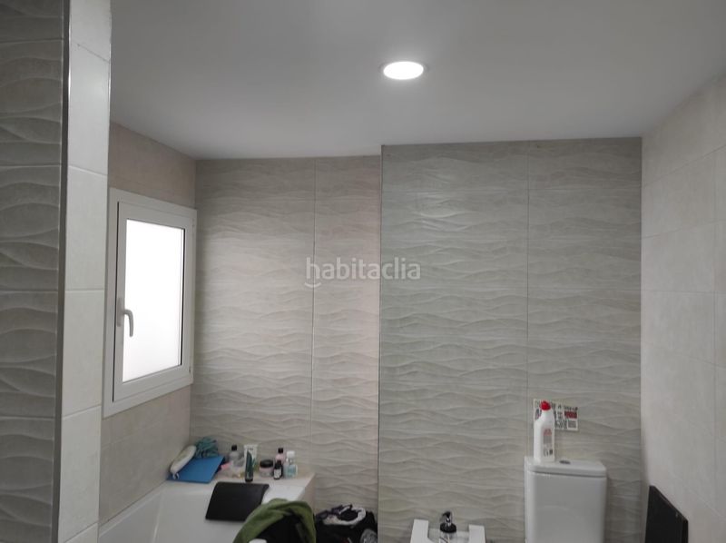 Foto b42ddb9f-2c5f-4ad4-8c0d-8fb0eb8c1e4c. Casa aparellada a Almeda - El Corte Inglés Cornellà de Llobregat