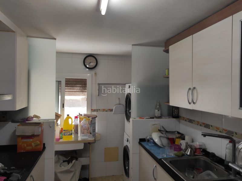 Foto bfc54131-8250-4bea-b0eb-fbff018a5909. Casa aparellada a Almeda - El Corte Inglés Cornellà de Llobregat