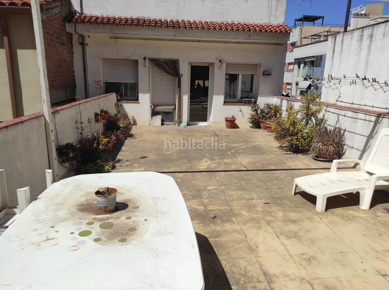 Foto d1055bea-4122-4ceb-af3d-37a7dbaa4280. Casa aparellada a Almeda - El Corte Inglés Cornellà de Llobregat