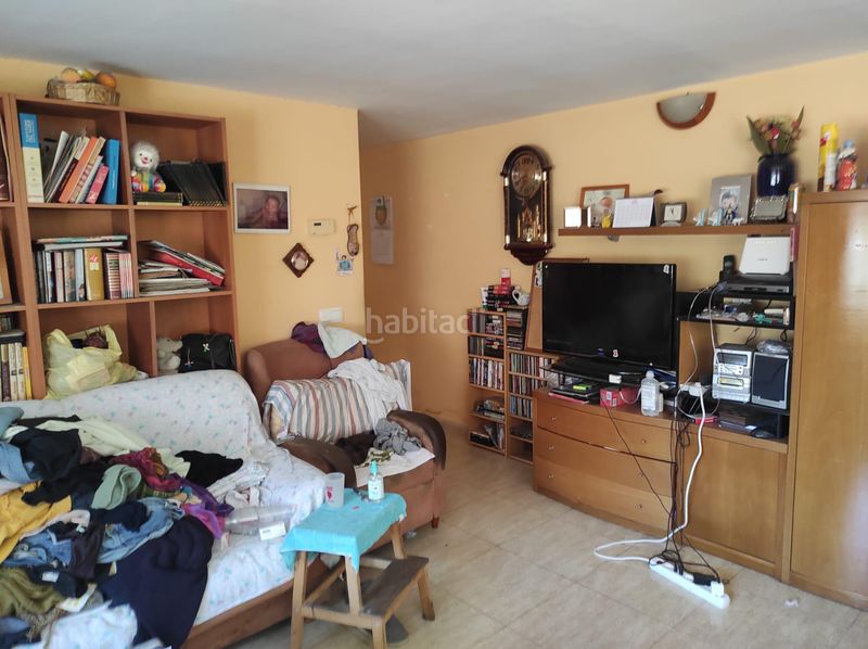 Foto d2e39f98-81e1-4111-b79f-2f917be9e595. Casa aparellada a Almeda - El Corte Inglés Cornellà de Llobregat