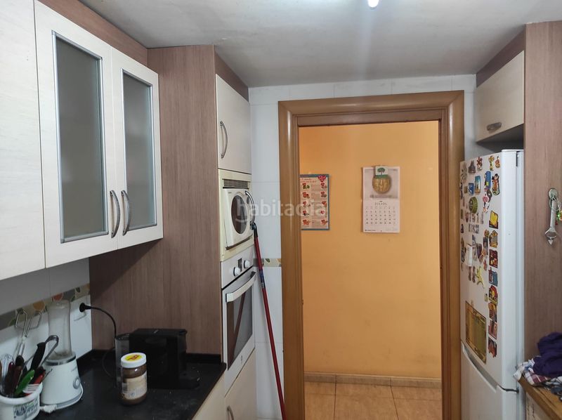 Foto d5657925-9f99-4d41-893e-22099b59a55c. Casa aparellada a Almeda - El Corte Inglés Cornellà de Llobregat