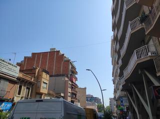Aparcament cotxe a Collblanc. Enfrente  parada metro collblanc