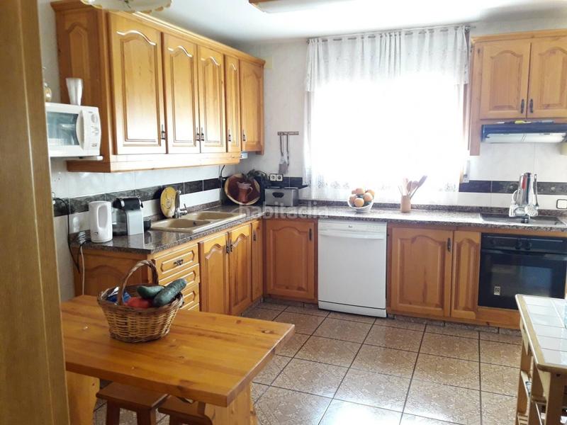 Foto 676f0e8f-ad6e-4851-a2c5-b2cfe7544a22. Chalet espectacular chalet park en Calafell park Calafell