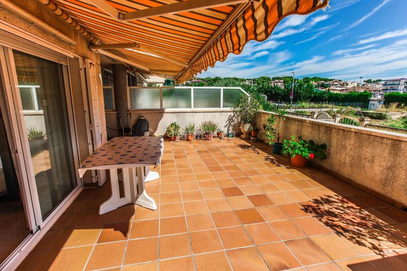 Foto 21625d8e-7c61-44e5-9a04-d71bff0b444b. Planta baixa a cossetania 132 a L´Estany Calafell
