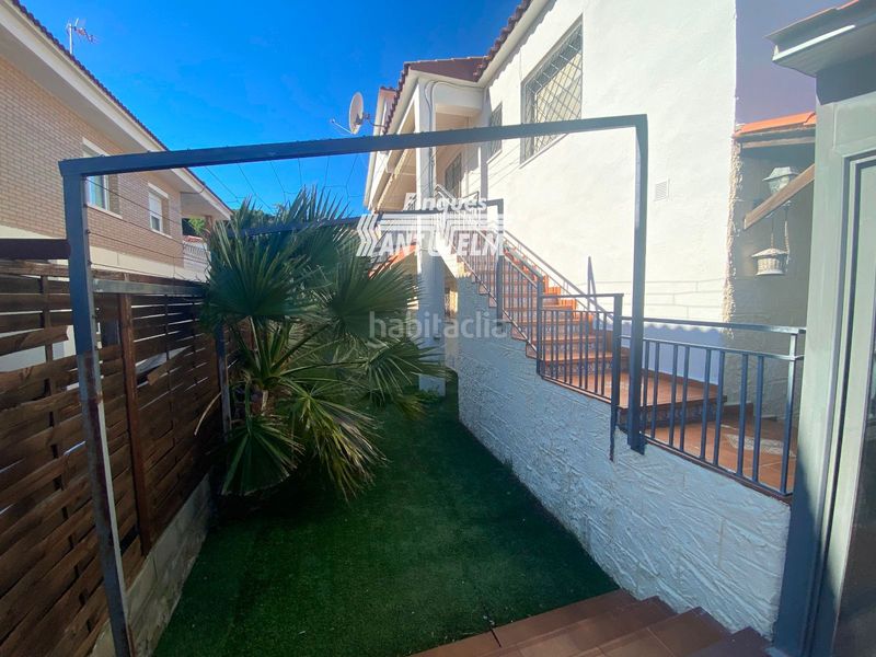 Foto 7a39f709-01f6-47ba-b1ab-1f9cea15d0a5. Xalet amb aparcament piscina a Cunit residencial Cunit