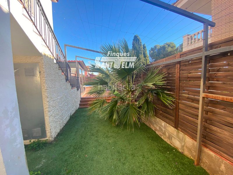 Foto 7a97337b-6e92-4eb2-933e-89f6e4c16e9c. Xalet amb aparcament piscina a Cunit residencial Cunit