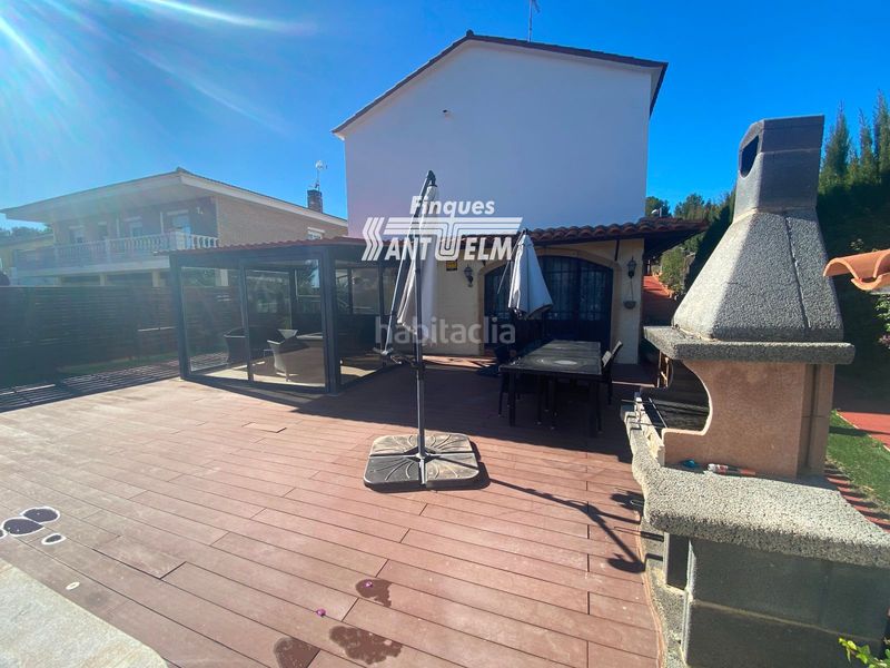 Foto a2b32542-582e-4e54-bdd4-31c79ec2eb33. Xalet amb aparcament piscina a Cunit residencial Cunit